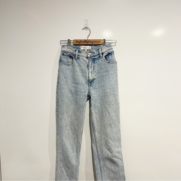 Abercrombie & Fitch Curve Love Ultra High Rise 90’s Straight Jean - Picture 3 of 7